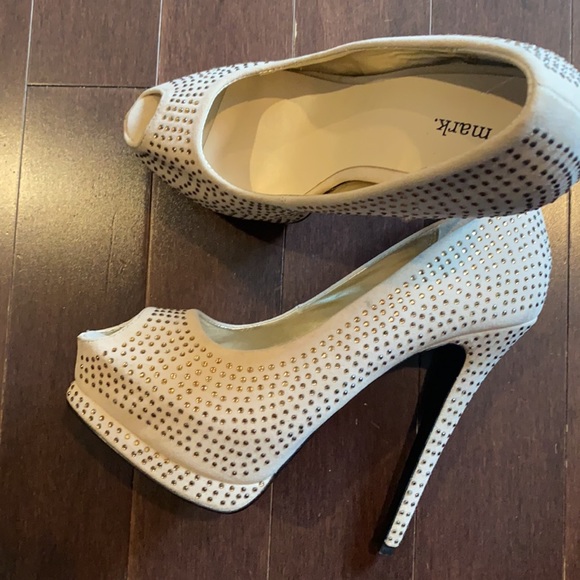 Mark Heels - Picture 5 of 6